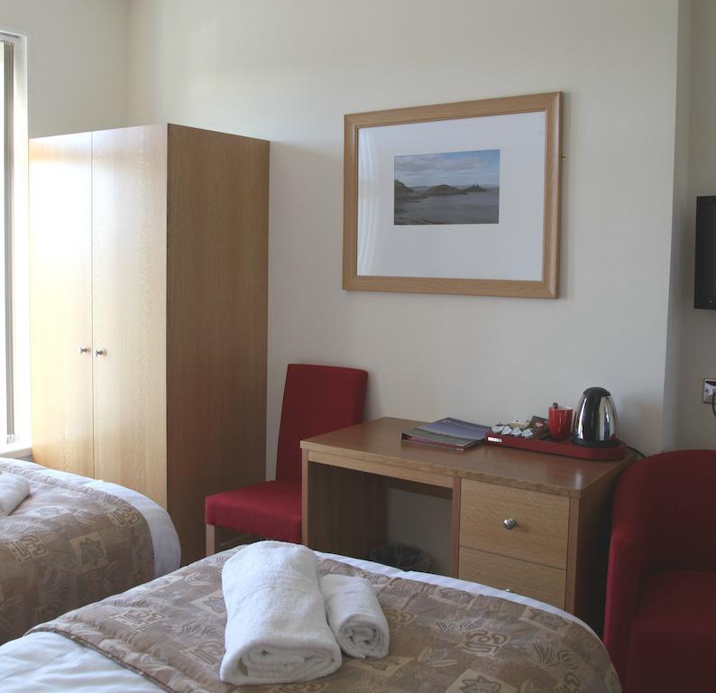 Somerfield Lodge Swansea Room photo